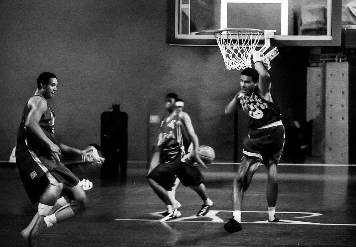 2016圣诞大战：火箭VS灰熊三分狂潮与防守对决精彩回顾