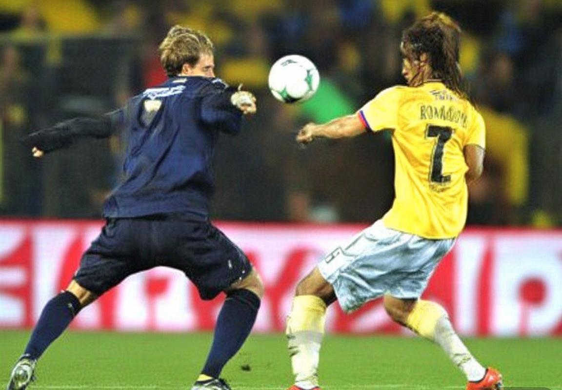 贝克汉姆与小罗：足球场上的传奇对决与风格碰撞(图3)